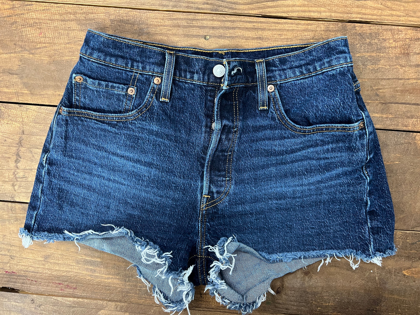 DARK BLUE BUTTON FLY LEVIS DENIM SHORTS SIZE 29