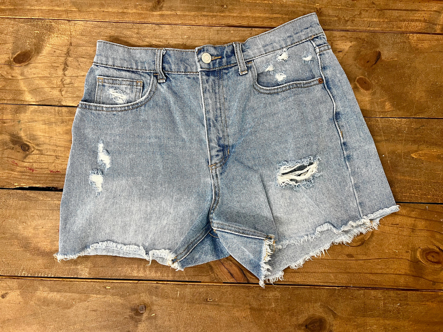 CELLO DENIM SHORTS SIZE MEDIUM