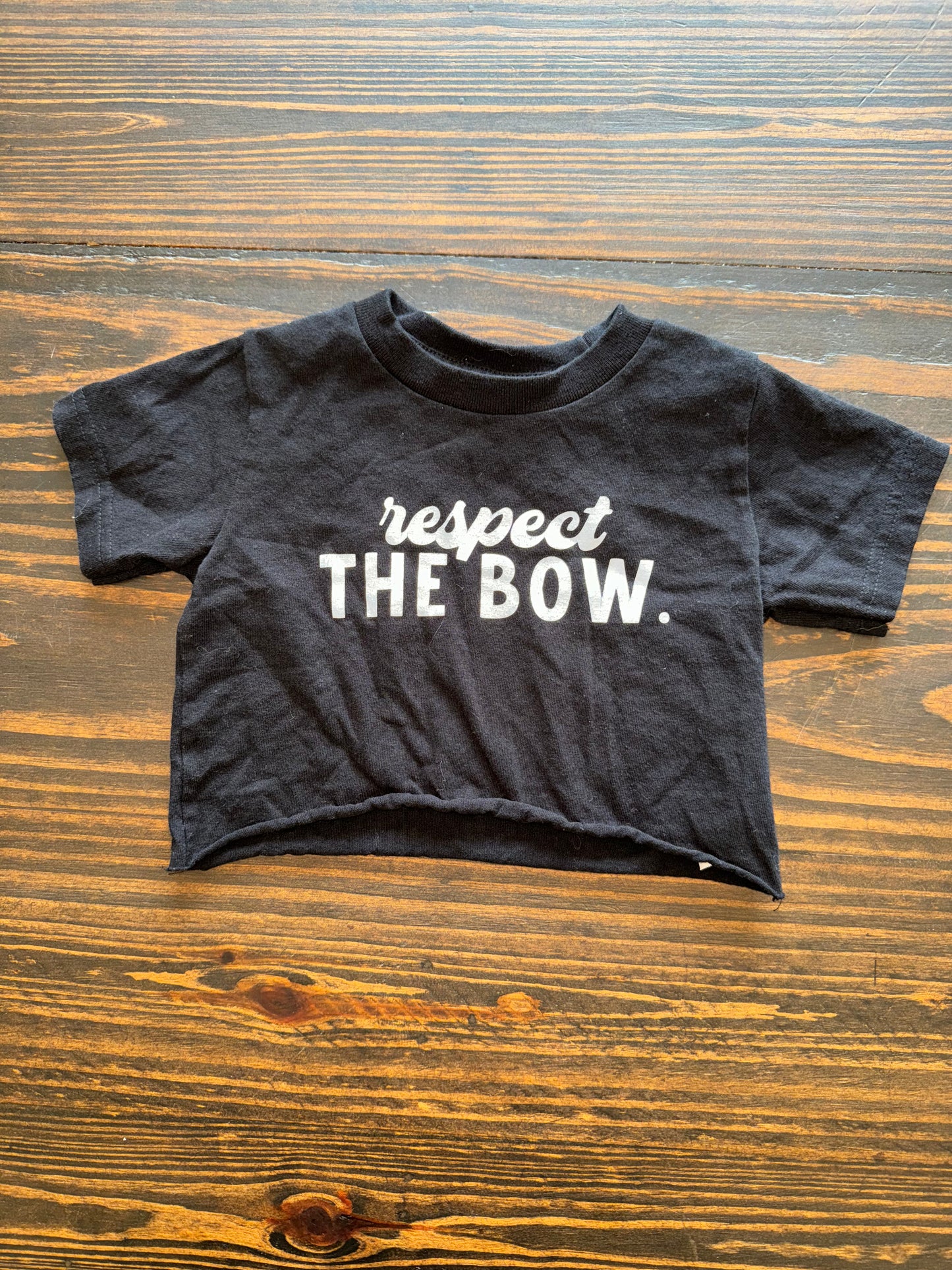 2T RESPECT THE BOW CROPPED TEE