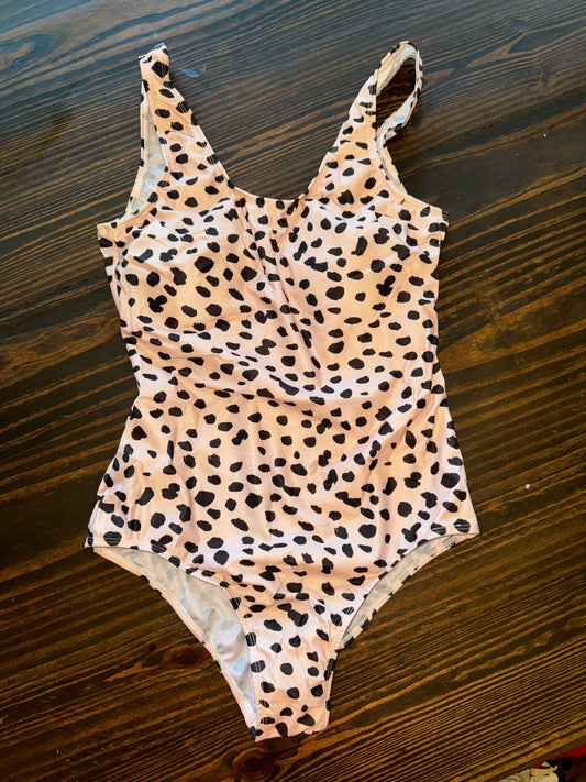 WOMENS MED SPOTTED SWIMMY NWOT