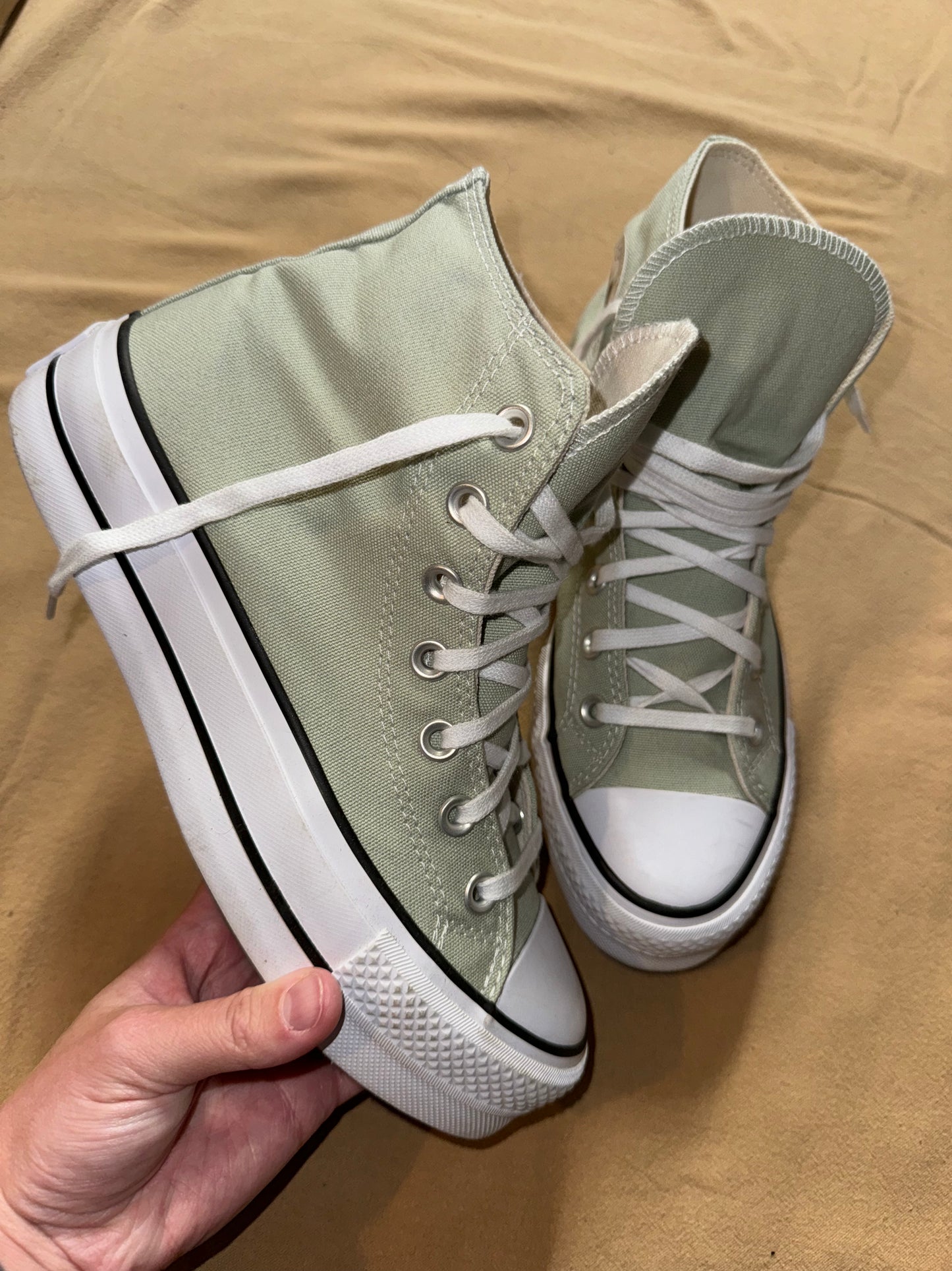 WOMENS SIZE 6.5 PLATFORM CONVERSE