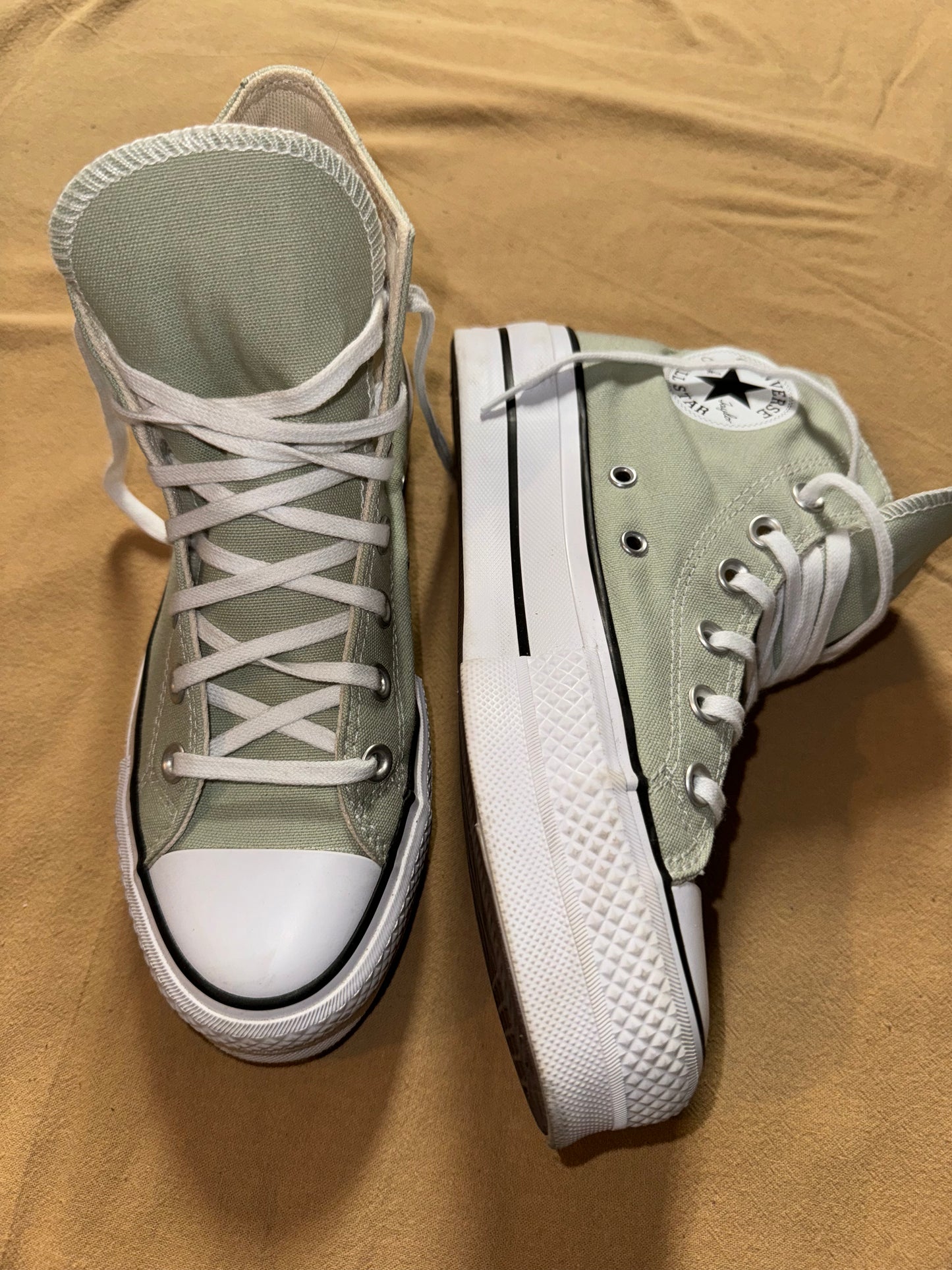 WOMENS SIZE 6.5 PLATFORM CONVERSE