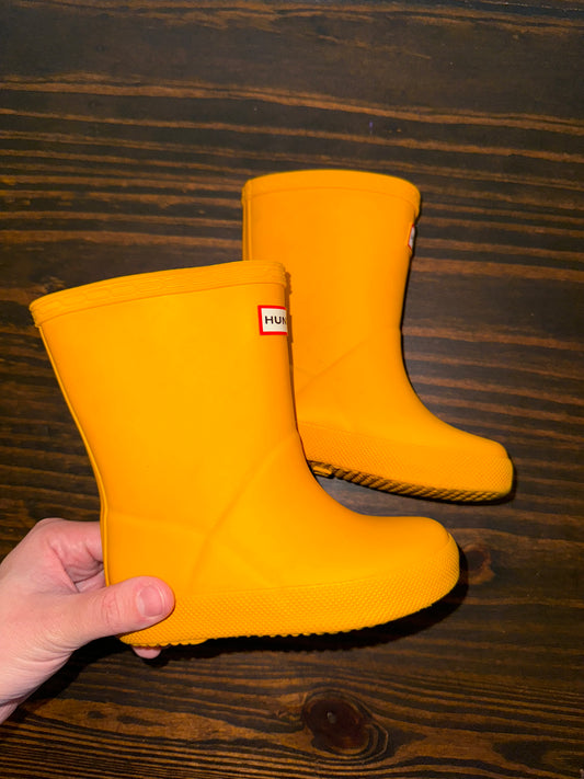 TODDLER SIZE 7 YELLOW HUNTER RAIN BOOTS